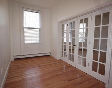 277 Beacon St - Photo Thumbnail 8