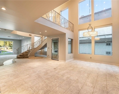 980 Vegas Valley Drive - Photo Thumbnail 5