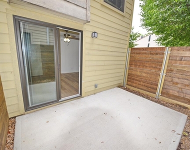 4033 Gilbert Avenue - Photo Thumbnail 19