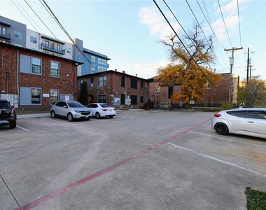 1115 S Jennings Avenue - Photo Thumbnail 10