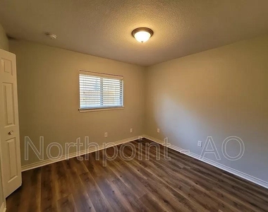 1362 Applegate Drive - Photo Thumbnail 11