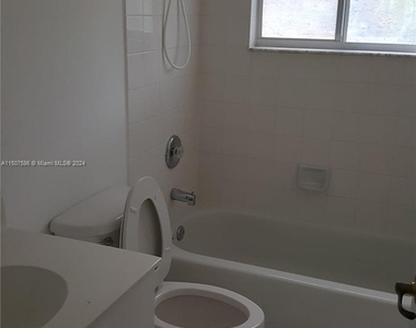 5768 Nw 113th Ave - Photo Thumbnail 12