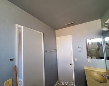 3950 W Hazard Avenue - Photo Thumbnail 4