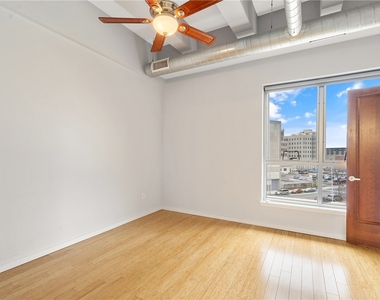 211 W Jefferson Street - Photo Thumbnail 22