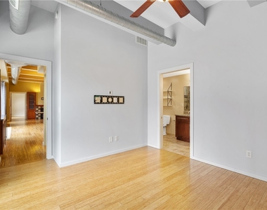 211 W Jefferson Street - Photo Thumbnail 21