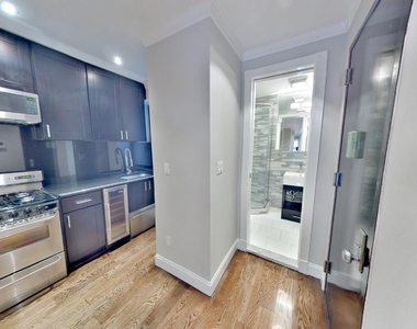 436 West 52nd Street, Unit 10d - Photo Thumbnail 1