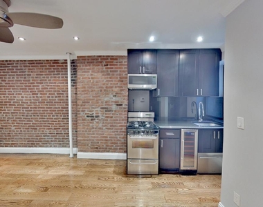 436 West 52nd Street, Unit 10d - Photo Thumbnail 2