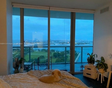 888 Biscayne Blvd - Photo Thumbnail 2