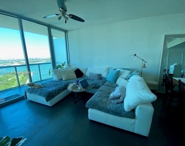 888 Biscayne Blvd - Photo Thumbnail 3