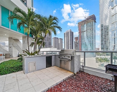 888 Biscayne Blvd - Photo Thumbnail 19