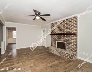 2811 Saint Johns Lane - Photo Thumbnail 2