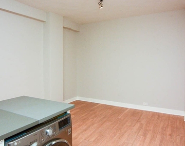 511 W. Belmont, Unit A32 - Photo Thumbnail 3