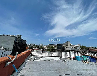 950 Bergen Street - Photo Thumbnail 10