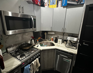 950 Bergen Street - Photo Thumbnail 4