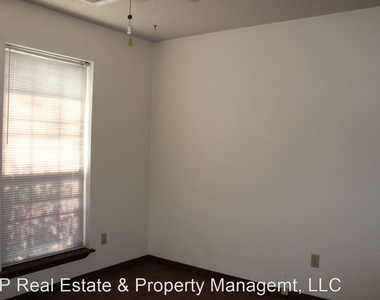 8915 Roxbury Blvd - Photo Thumbnail 13