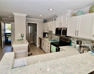 814 Bahia Del Sol Drive - Photo Thumbnail 8