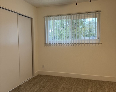 5307-5325 Marconi Ave - Photo Thumbnail 3