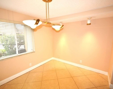 7892 Nw 7th Ct - Photo Thumbnail 6