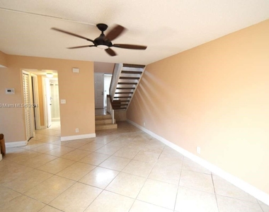 7892 Nw 7th Ct - Photo Thumbnail 8