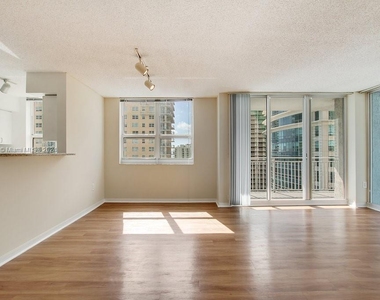 1111 Brickell Bay Dr - Photo Thumbnail 4