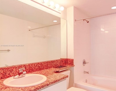 1111 Brickell Bay Dr - Photo Thumbnail 16