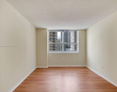 1111 Brickell Bay Dr - Photo Thumbnail 18