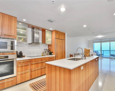 3801 Collins Ave - Photo Thumbnail 7