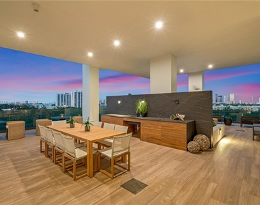 16395 Biscayne Blvd - Photo Thumbnail 10