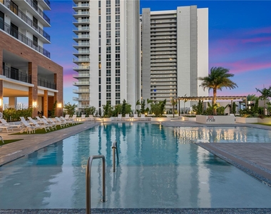 16395 Biscayne Blvd - Photo Thumbnail 6