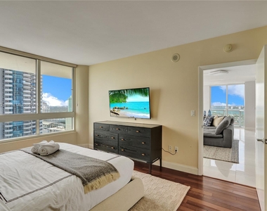 6365 Collins Ave - Photo Thumbnail 22