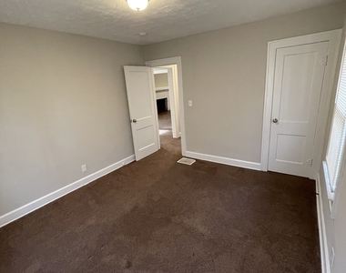 3923 Winthrop Avenue - Photo Thumbnail 10