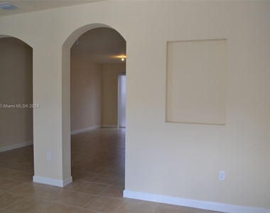 9556 Sw 169th Pl - Photo Thumbnail 1