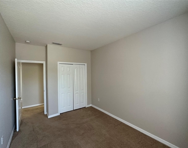 9902 Venetian River Way - Photo Thumbnail 16