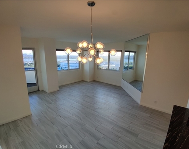 525 E Seaside Way - Photo Thumbnail 2