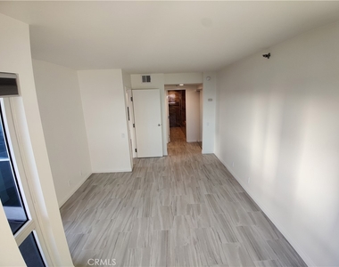 525 E Seaside Way - Photo Thumbnail 6