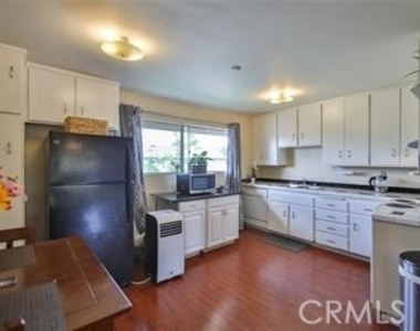 23254 Orange Avenue - Photo Thumbnail 4