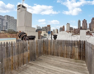 438 West 52nd Street, Unit 13e - Photo Thumbnail 0