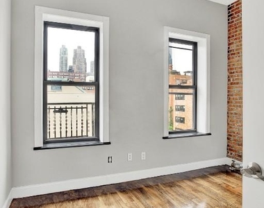 438 West 52nd Street, Unit 13e - Photo Thumbnail 4