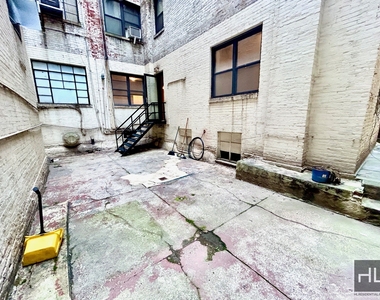 East 67 Street - Photo Thumbnail 8