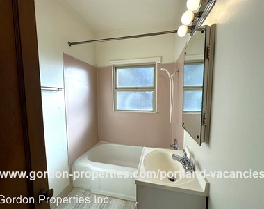 5630 N Interstate Ave #5, #a-g - Photo Thumbnail 15