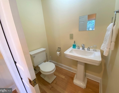 538 Berwyn Avenue - Photo Thumbnail 15