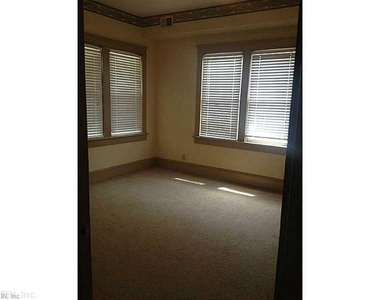 4305 Newport Avenue - Photo Thumbnail 6