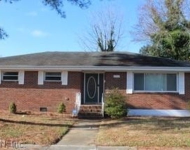 2702 Arcadia Avenue - Photo Thumbnail 1