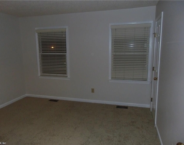 108 Corwin Circle - Photo Thumbnail 26