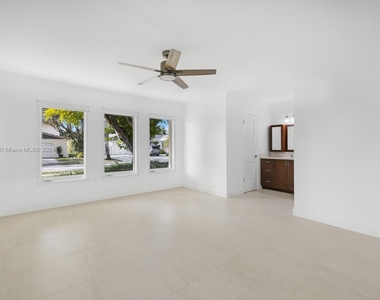 2045 Sw 125th Ct - Photo Thumbnail 12