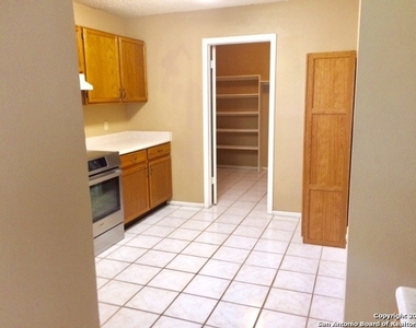 2562 Montebello - Photo Thumbnail 2