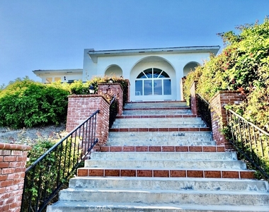 30629 Palos Verdes Drive E - Photo Thumbnail 4