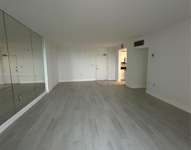 10275 Collins Ave - Photo Thumbnail 7