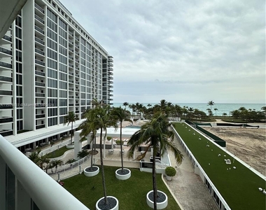 10275 Collins Ave - Photo Thumbnail 16