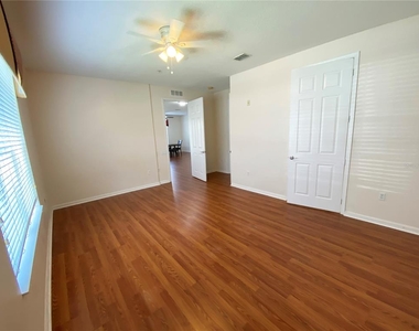 5049 Shoreway Loop - Photo Thumbnail 12